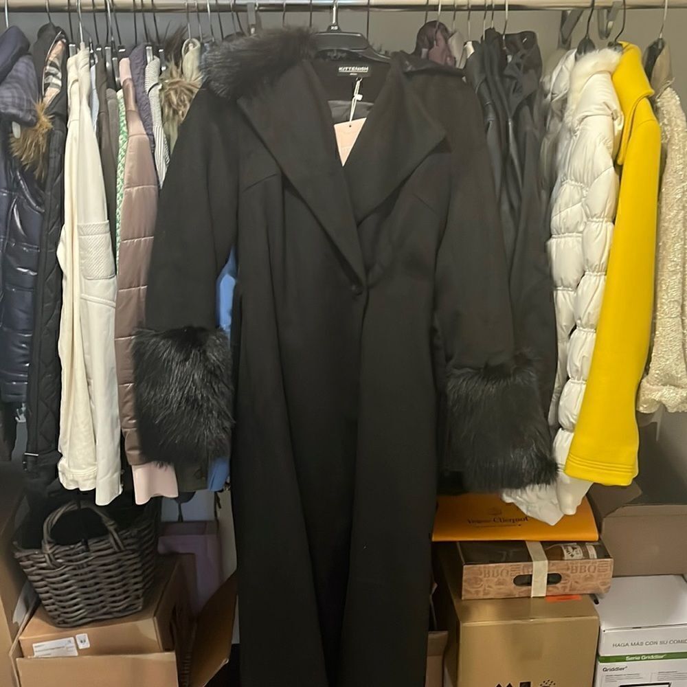 Kittenish long black trench coat with furry collar NWT sz Small